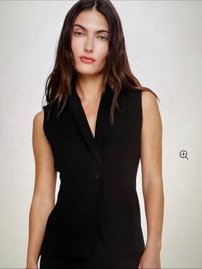 Old money chic. Banana Republic High Waist Tailored Shorts and matching vest SET